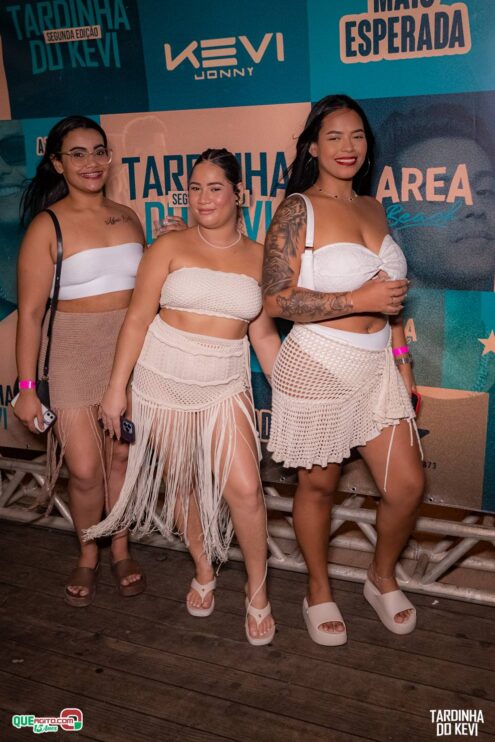 Tardinha do Kevi Jonny atrai fãs de toda a região e lota a Cabana Área Beach 289