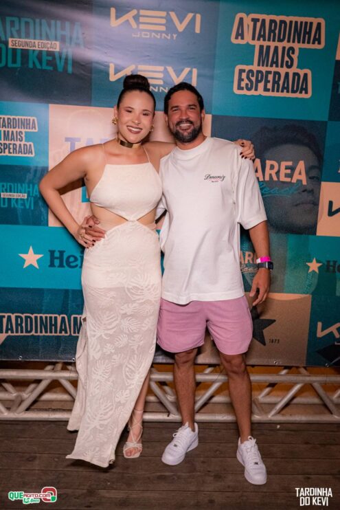 Tardinha do Kevi Jonny atrai fãs de toda a região e lota a Cabana Área Beach 300