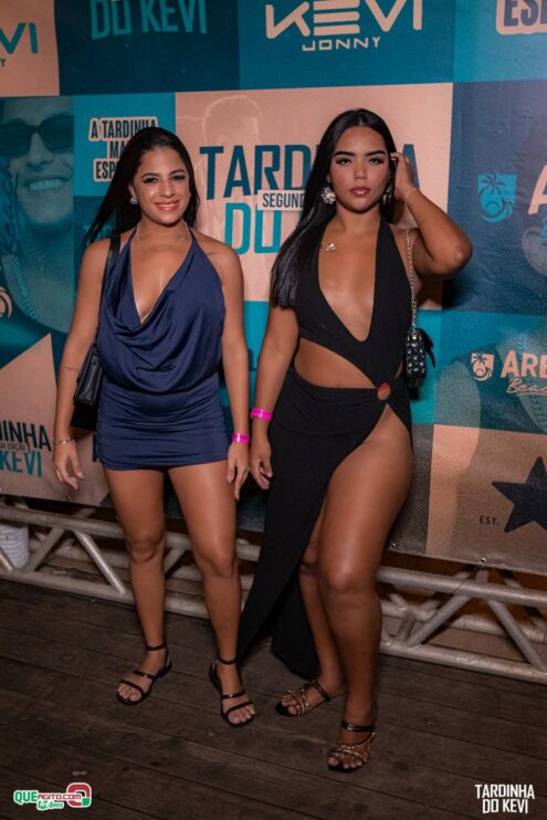 Tardinha do Kevi Jonny atrai fãs de toda a região e lota a Cabana Área Beach 308