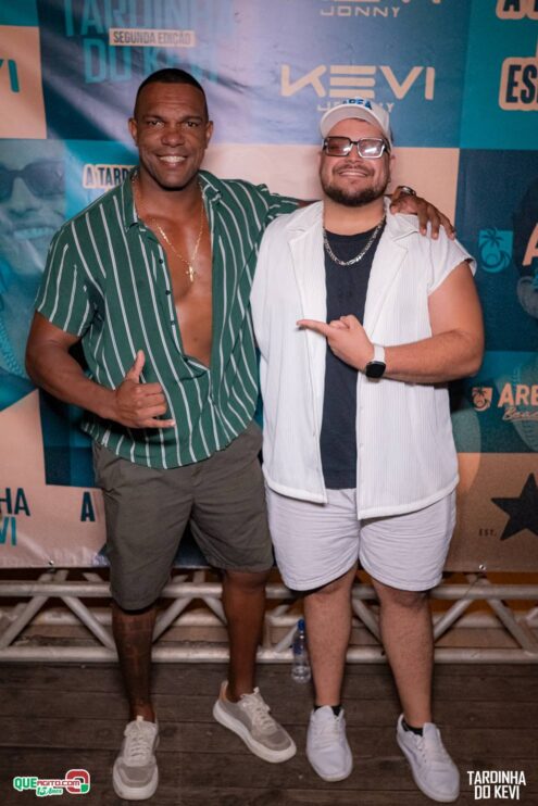 Tardinha do Kevi Jonny atrai fãs de toda a região e lota a Cabana Área Beach 319