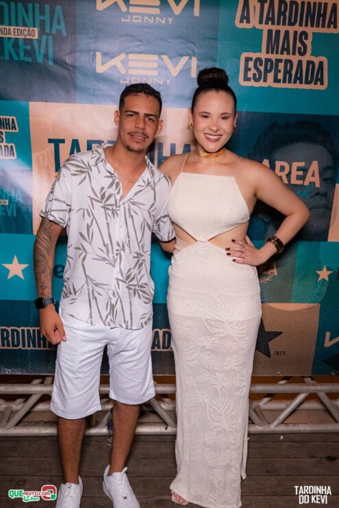 Tardinha do Kevi Jonny atrai fãs de toda a região e lota a Cabana Área Beach 324