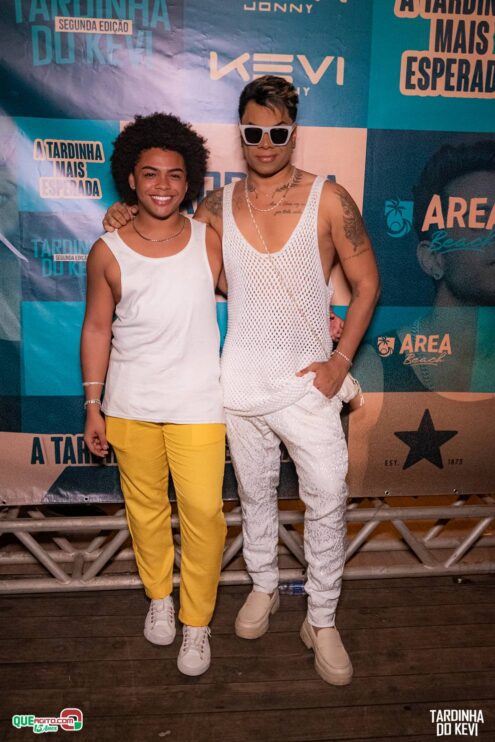Tardinha do Kevi Jonny atrai fãs de toda a região e lota a Cabana Área Beach 335