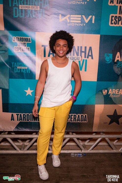 Tardinha do Kevi Jonny atrai fãs de toda a região e lota a Cabana Área Beach 336