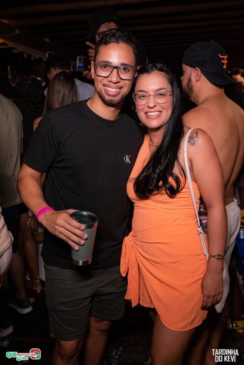 Tardinha do Kevi Jonny atrai fãs de toda a região e lota a Cabana Área Beach 350