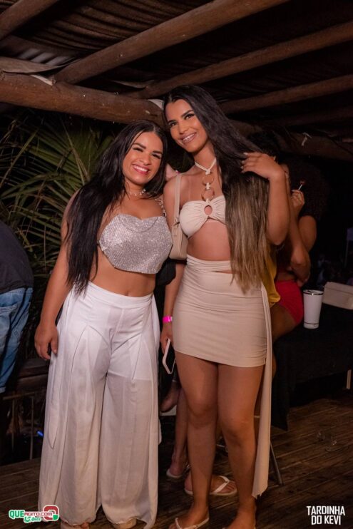 Tardinha do Kevi Jonny atrai fãs de toda a região e lota a Cabana Área Beach 440