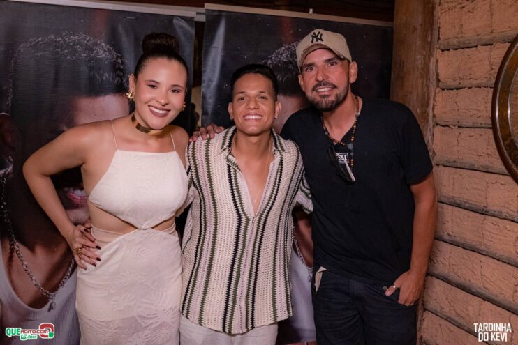 Tardinha do Kevi Jonny atrai fãs de toda a região e lota a Cabana Área Beach 445