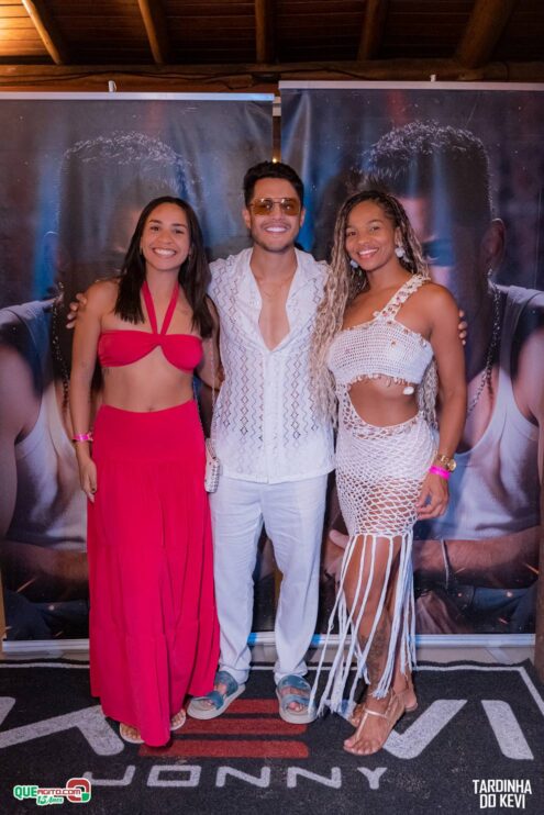 Tardinha do Kevi Jonny atrai fãs de toda a região e lota a Cabana Área Beach 476