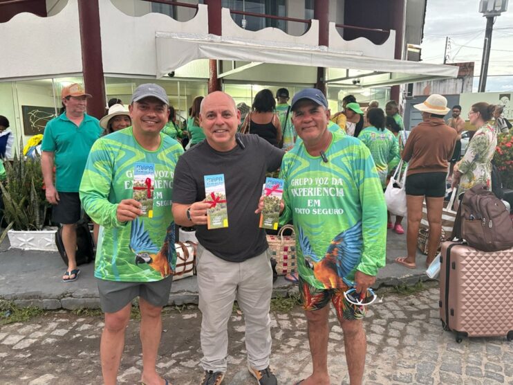 Grupo de idosos de Pontal do Araguaia realiza sonho de conhecer o mar em Porto Seguro 10