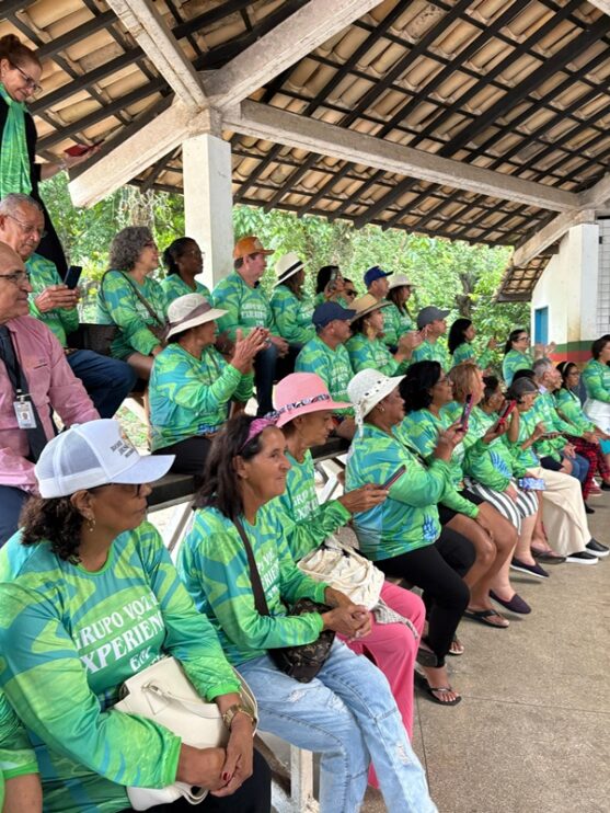 Grupo de idosos de Pontal do Araguaia realiza sonho de conhecer o mar em Porto Seguro 13