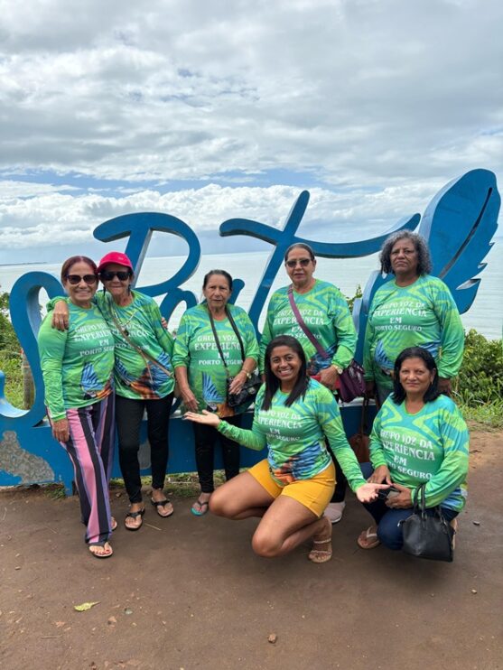Grupo de idosos de Pontal do Araguaia realiza sonho de conhecer o mar em Porto Seguro 15