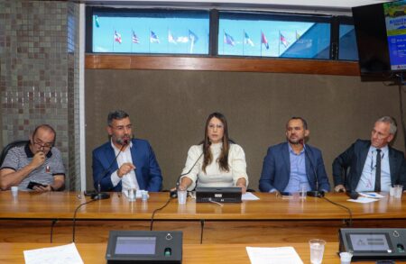 Deputada Cláudia Oliveira preside audiência pública sobre a ponte do Rio Jequitinhonha 7