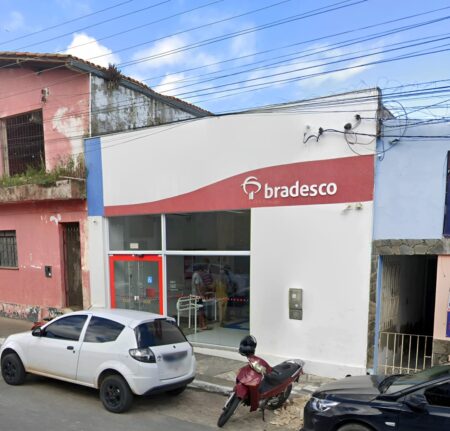 Banco Bradesco anuncia o encerramento das atividades da única agência bancária de Itagimirim; população se mobiliza para reverter a decisão 132