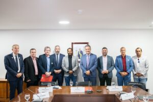 Prefeitos de Itagimirim e Itapebi participam de audiência com ministro Rui Costa para definir a implantação de balsas e outras medidas após a interdição da ponte do Jequitinhonha 1