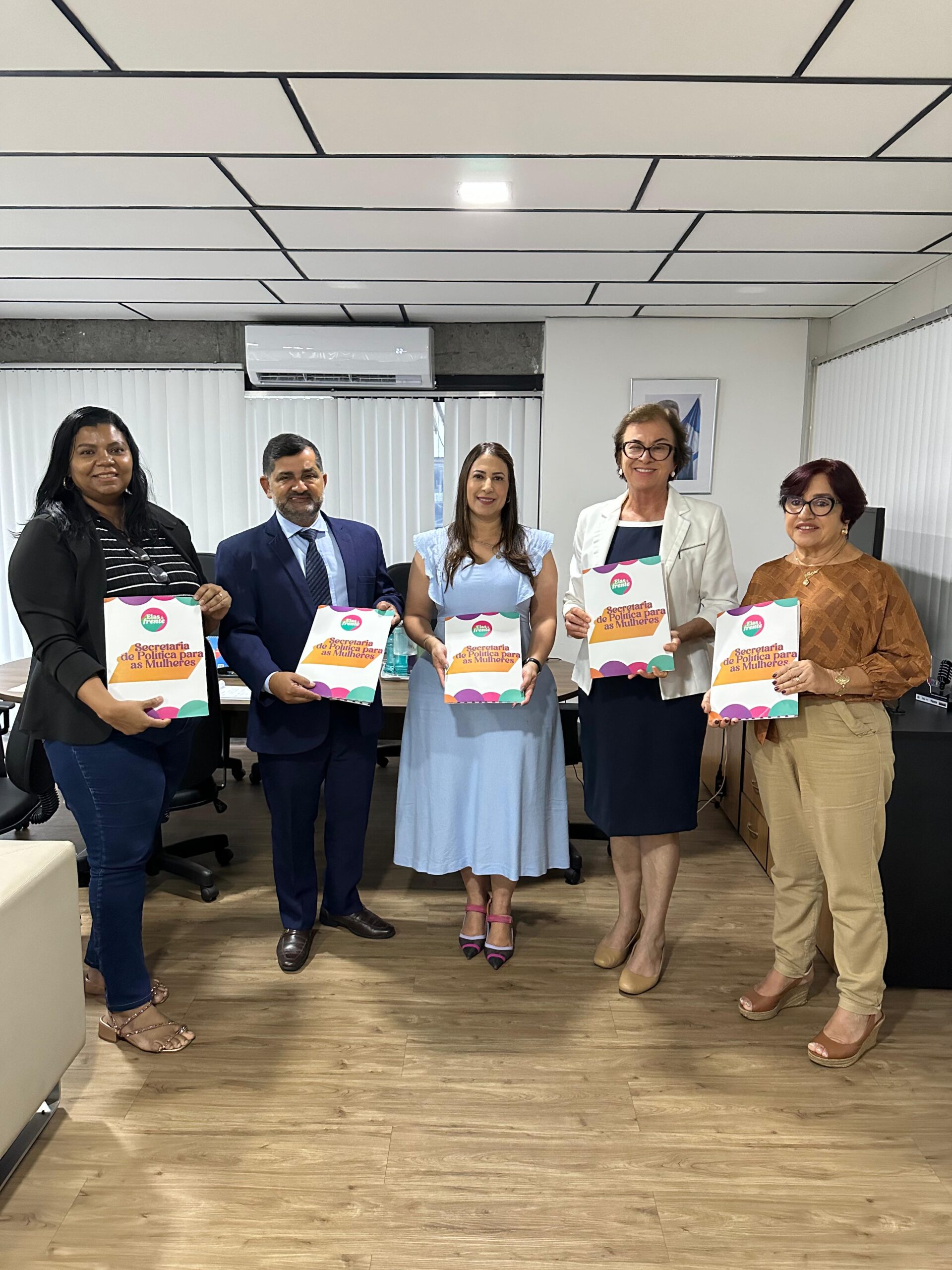 Deputada Cláudia Oliveira cumpre agenda intensa em Salvador em defesa da Costa do Descobrimento 7