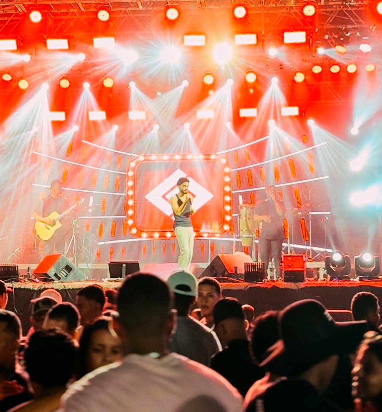 Lucas Queiroz encanta público em show realizado em Santa Rita de Cássia 4
