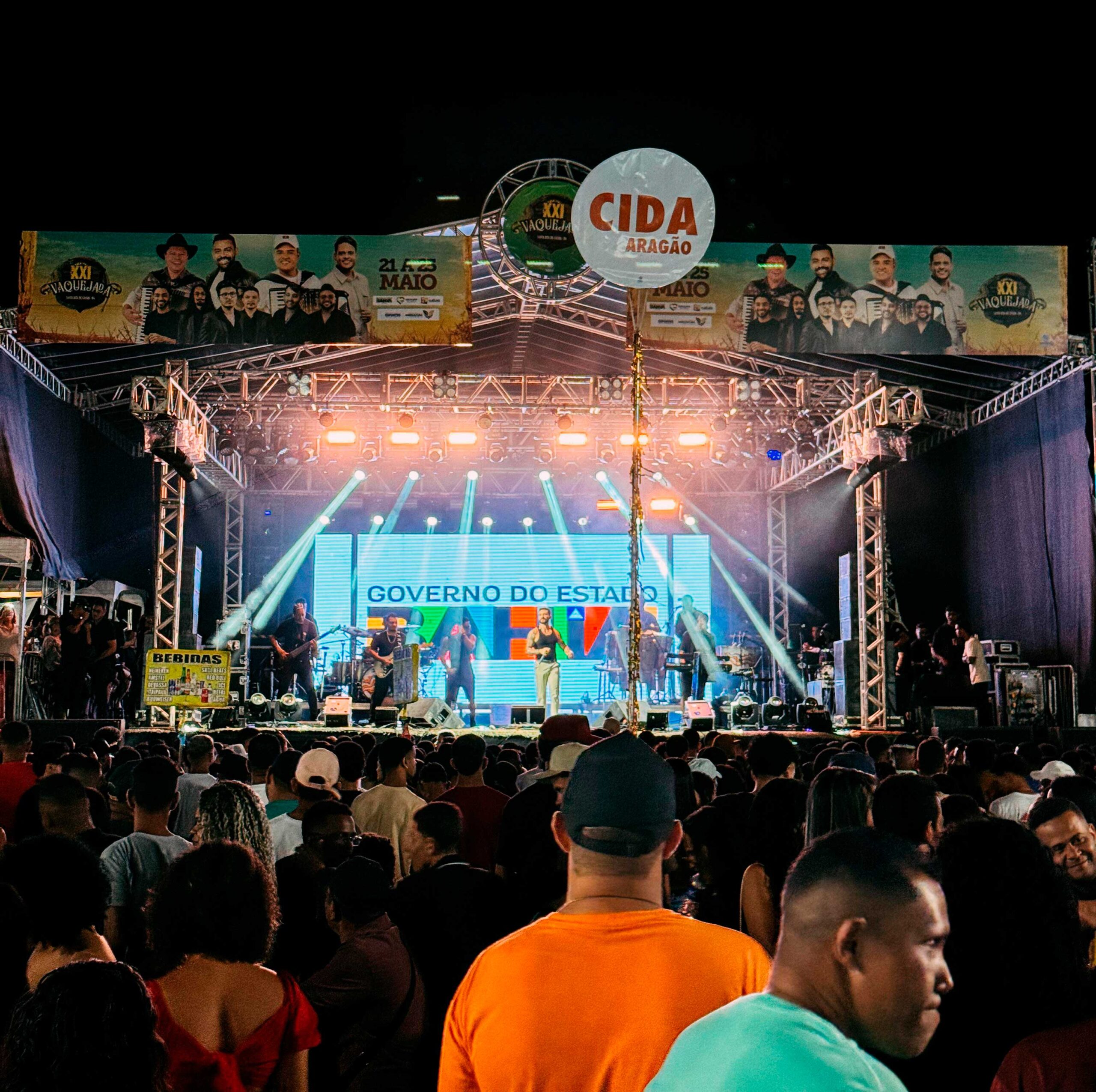 Papazoni agita foliões ao som de muito pagode baiano em show realizado em Santa Rita de Cássia 13