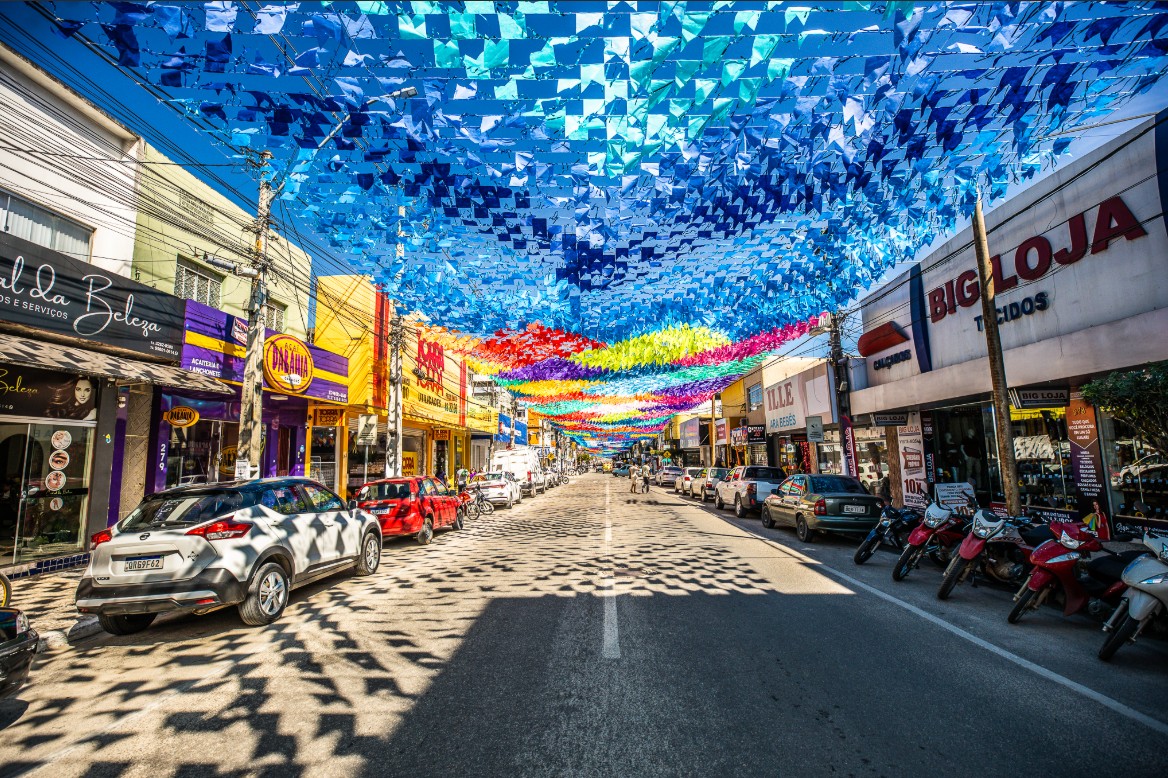 Prefeitura inicia decoração nas ruas de Eunápolis e clima junino toma conta da cidade 5