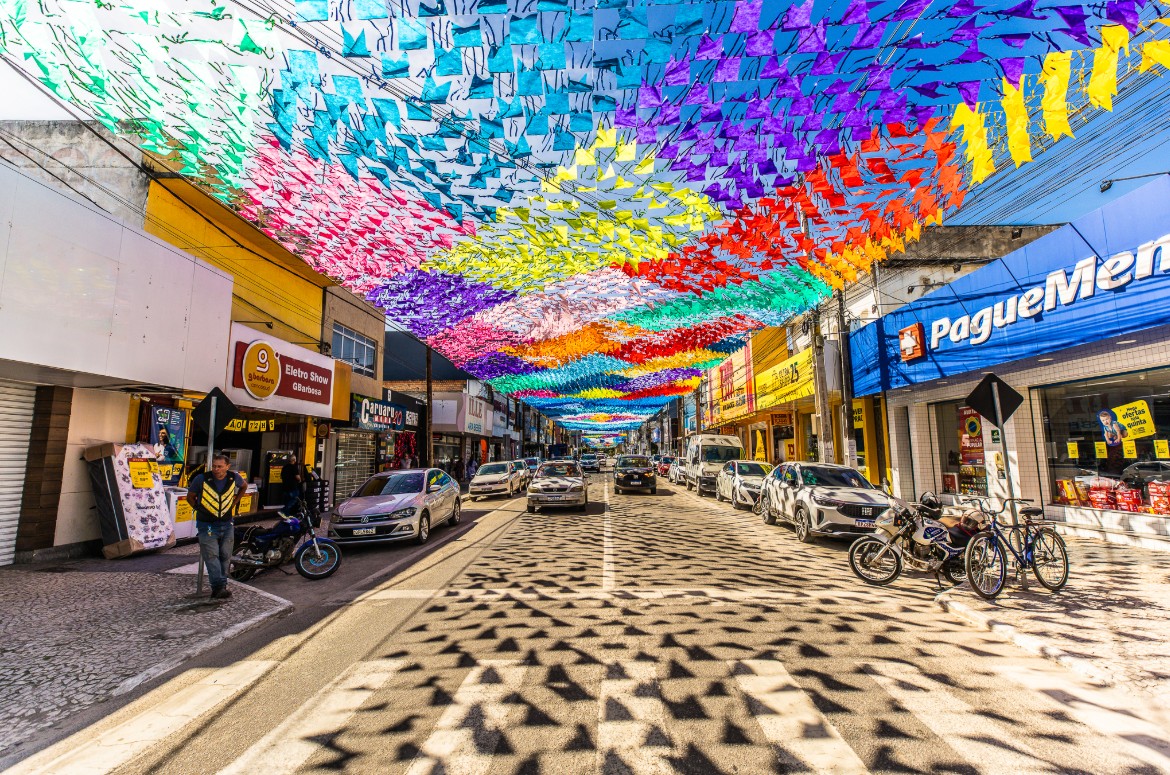 Prefeitura inicia decoração nas ruas de Eunápolis e clima junino toma conta da cidade 6