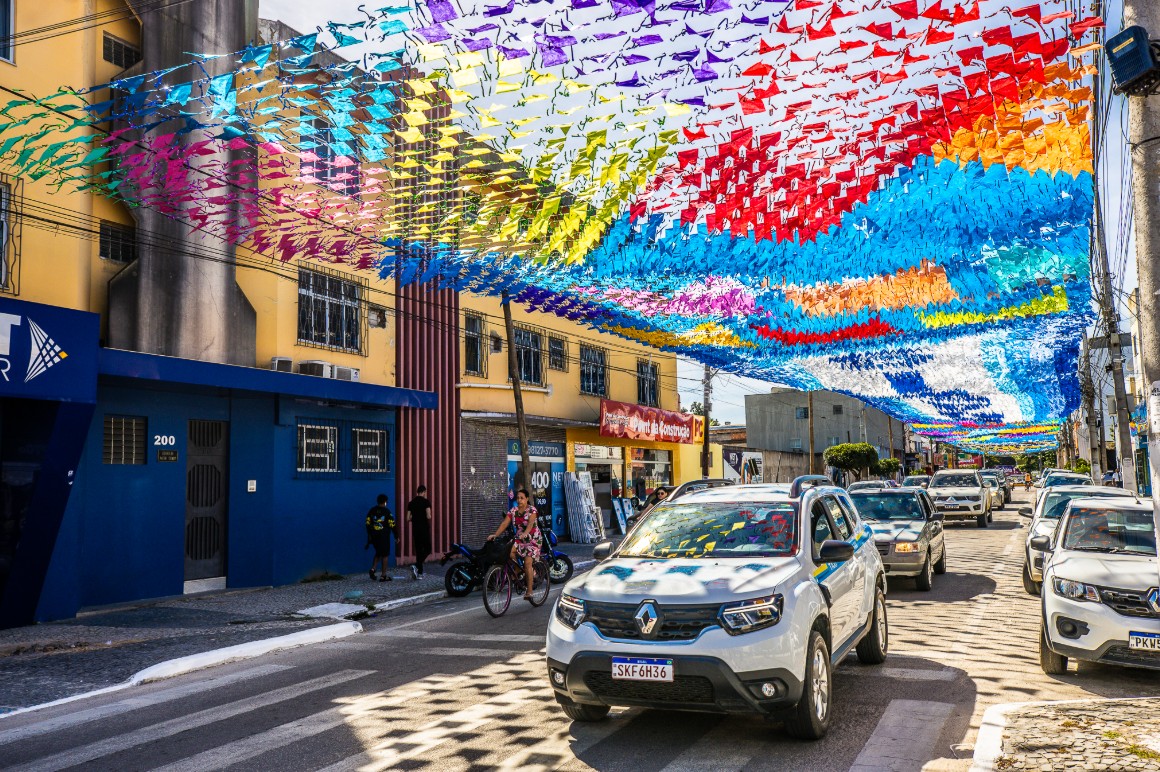 Prefeitura inicia decoração nas ruas de Eunápolis e clima junino toma conta da cidade 7