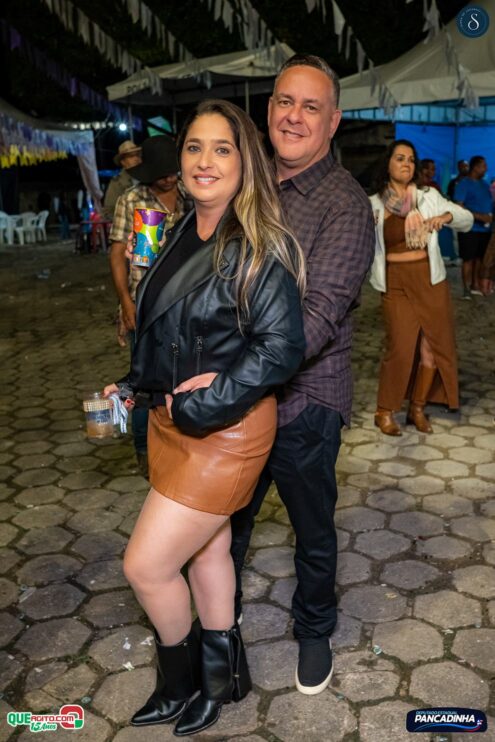 Neto Leite e Cris Mel animam a segunda noite do São João de Jacareci 2025 58