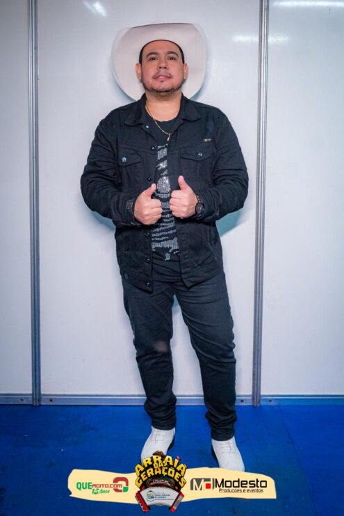 Júlio Nascimento encerra o Arraiá das Gerações com chave de ouro em Santo Antônio do Jacinto-MG 22