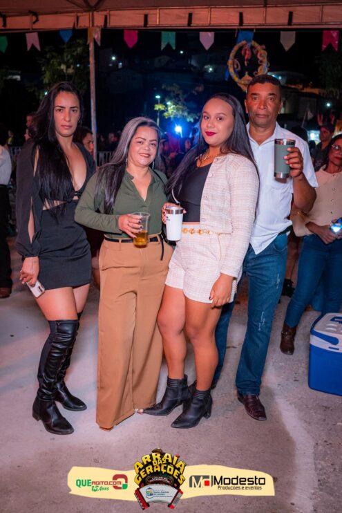 Júlio Nascimento encerra o Arraiá das Gerações com chave de ouro em Santo Antônio do Jacinto-MG 26