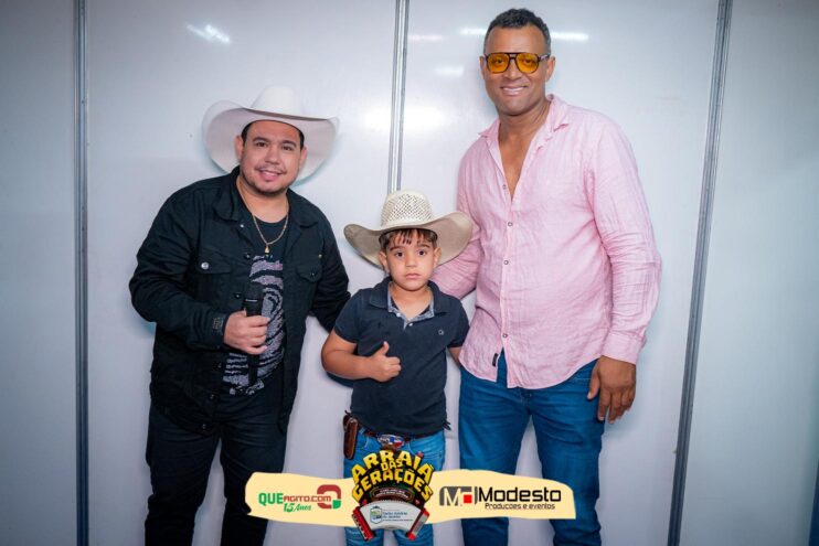 Júlio Nascimento encerra o Arraiá das Gerações com chave de ouro em Santo Antônio do Jacinto-MG 29