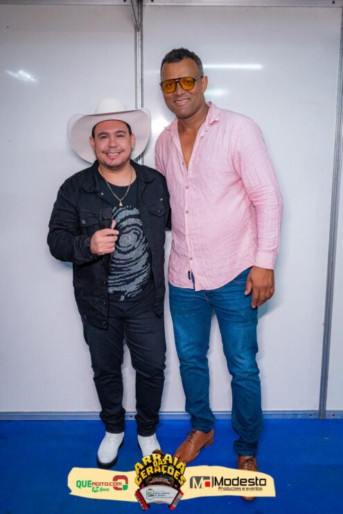 Júlio Nascimento encerra o Arraiá das Gerações com chave de ouro em Santo Antônio do Jacinto-MG 37