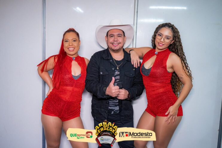 Júlio Nascimento encerra o Arraiá das Gerações com chave de ouro em Santo Antônio do Jacinto-MG 38