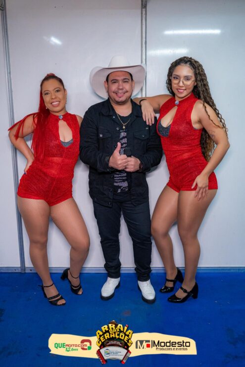 Júlio Nascimento encerra o Arraiá das Gerações com chave de ouro em Santo Antônio do Jacinto-MG 39