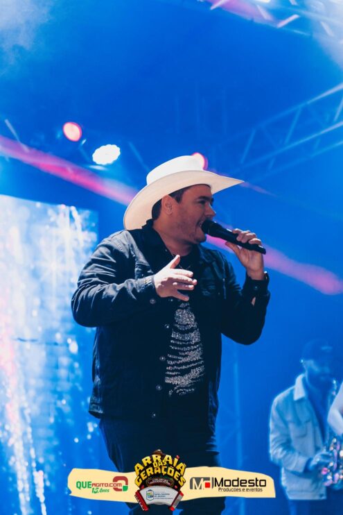 Júlio Nascimento encerra o Arraiá das Gerações com chave de ouro em Santo Antônio do Jacinto-MG 46