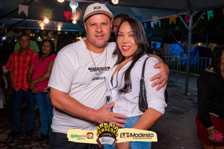 Júlio Nascimento encerra o Arraiá das Gerações com chave de ouro em Santo Antônio do Jacinto-MG 49