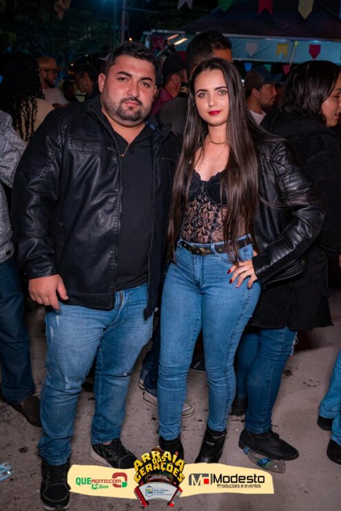 Júlio Nascimento encerra o Arraiá das Gerações com chave de ouro em Santo Antônio do Jacinto-MG 69