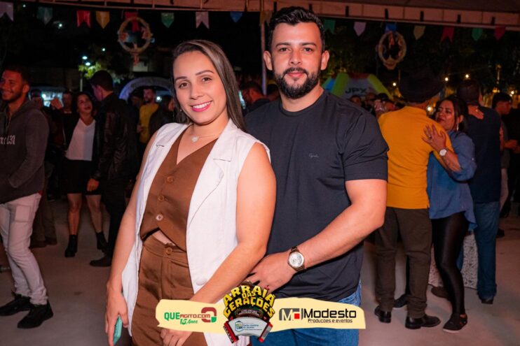 Júlio Nascimento encerra o Arraiá das Gerações com chave de ouro em Santo Antônio do Jacinto-MG 71