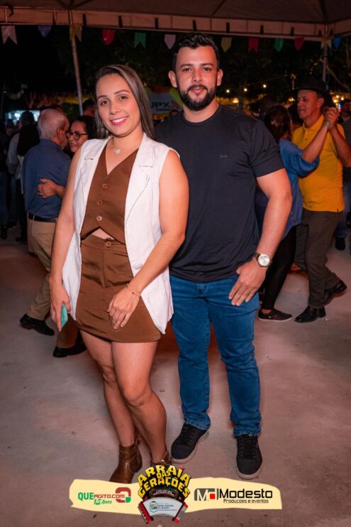 Júlio Nascimento encerra o Arraiá das Gerações com chave de ouro em Santo Antônio do Jacinto-MG 72