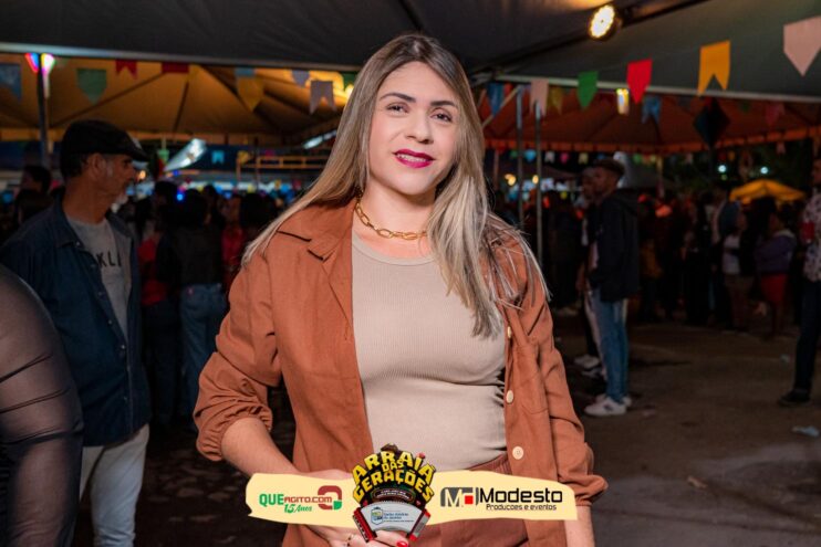 Júlio Nascimento encerra o Arraiá das Gerações com chave de ouro em Santo Antônio do Jacinto-MG 89