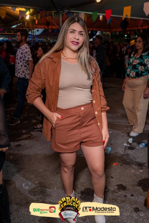 Júlio Nascimento encerra o Arraiá das Gerações com chave de ouro em Santo Antônio do Jacinto-MG 90