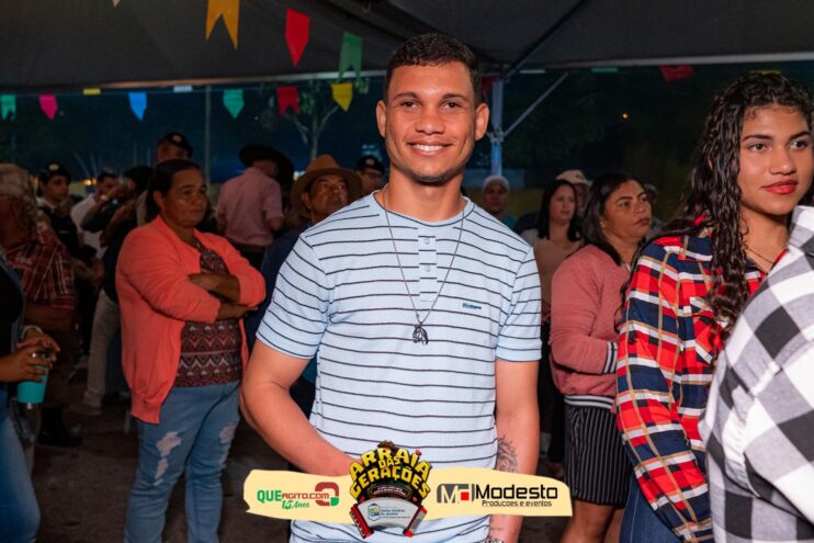 Júlio Nascimento encerra o Arraiá das Gerações com chave de ouro em Santo Antônio do Jacinto-MG 128