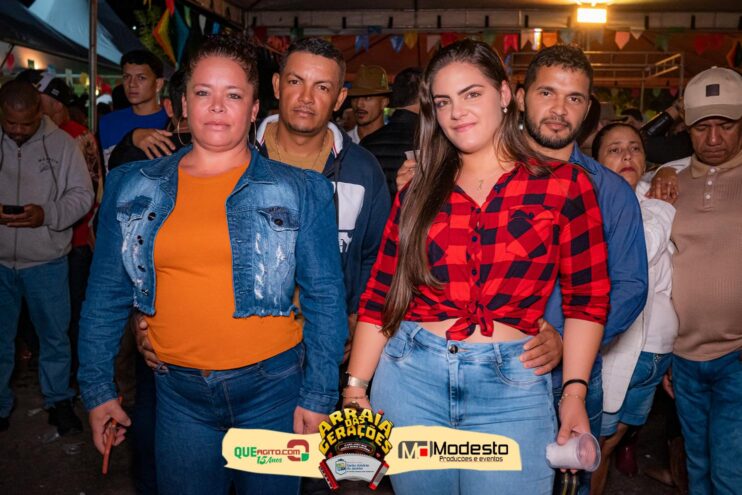 Júlio Nascimento encerra o Arraiá das Gerações com chave de ouro em Santo Antônio do Jacinto-MG 131