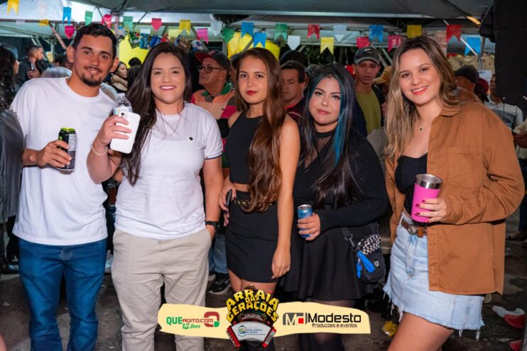 Júlio Nascimento encerra o Arraiá das Gerações com chave de ouro em Santo Antônio do Jacinto-MG 133