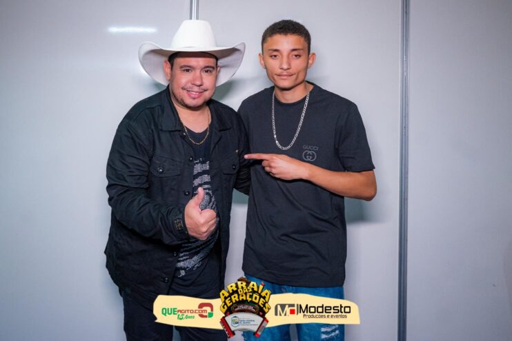 Júlio Nascimento encerra o Arraiá das Gerações com chave de ouro em Santo Antônio do Jacinto-MG 143