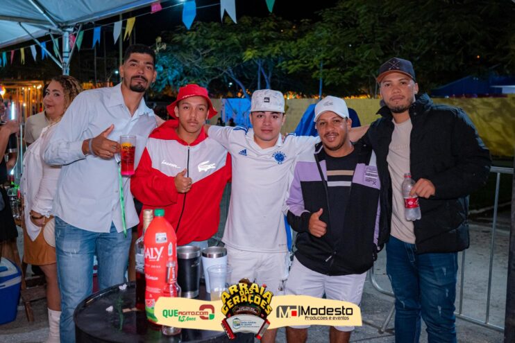 Júlio Nascimento encerra o Arraiá das Gerações com chave de ouro em Santo Antônio do Jacinto-MG 162