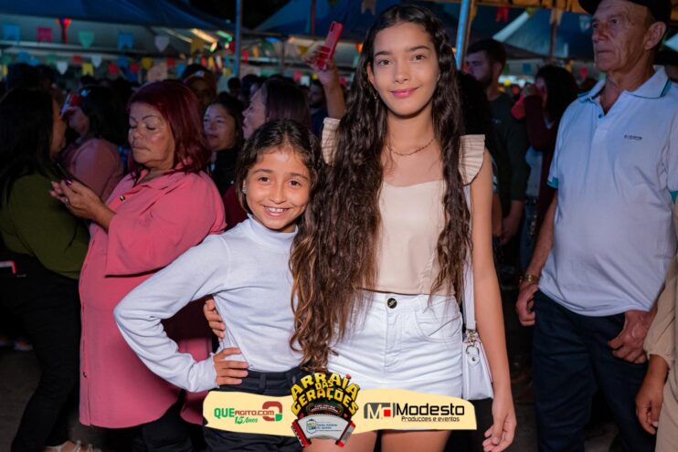 Júlio Nascimento encerra o Arraiá das Gerações com chave de ouro em Santo Antônio do Jacinto-MG 175