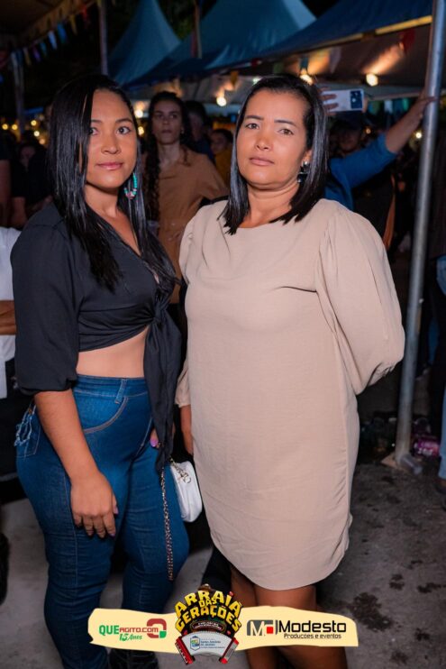 Júlio Nascimento encerra o Arraiá das Gerações com chave de ouro em Santo Antônio do Jacinto-MG 180