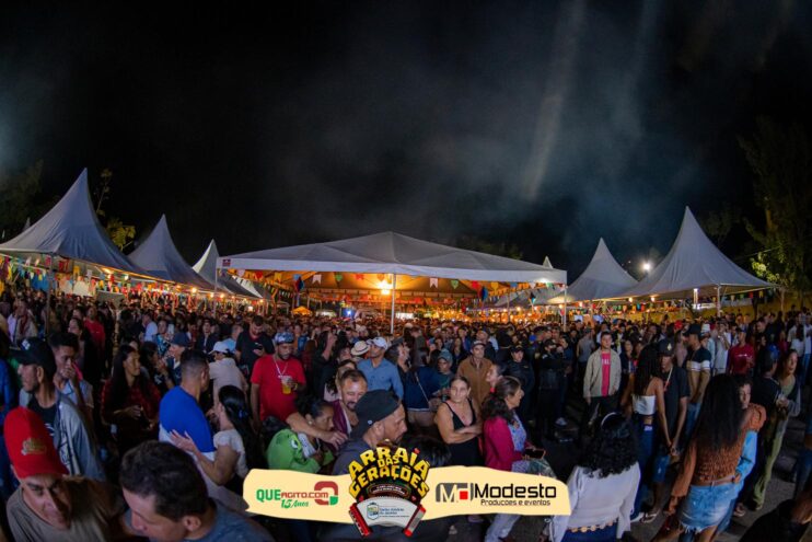 Júlio Nascimento encerra o Arraiá das Gerações com chave de ouro em Santo Antônio do Jacinto-MG 184