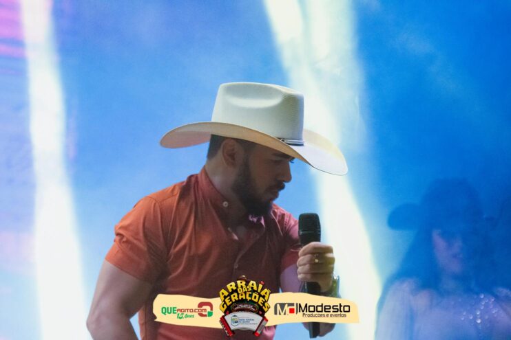 Júlio Nascimento encerra o Arraiá das Gerações com chave de ouro em Santo Antônio do Jacinto-MG 188