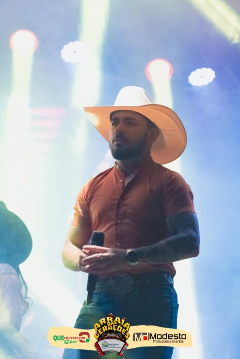 Júlio Nascimento encerra o Arraiá das Gerações com chave de ouro em Santo Antônio do Jacinto-MG 190