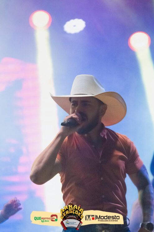 Júlio Nascimento encerra o Arraiá das Gerações com chave de ouro em Santo Antônio do Jacinto-MG 191