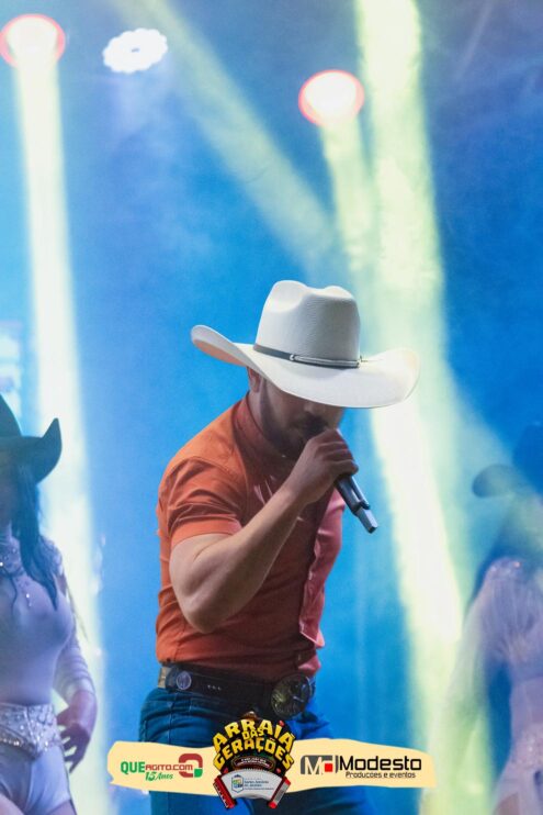 Júlio Nascimento encerra o Arraiá das Gerações com chave de ouro em Santo Antônio do Jacinto-MG 192