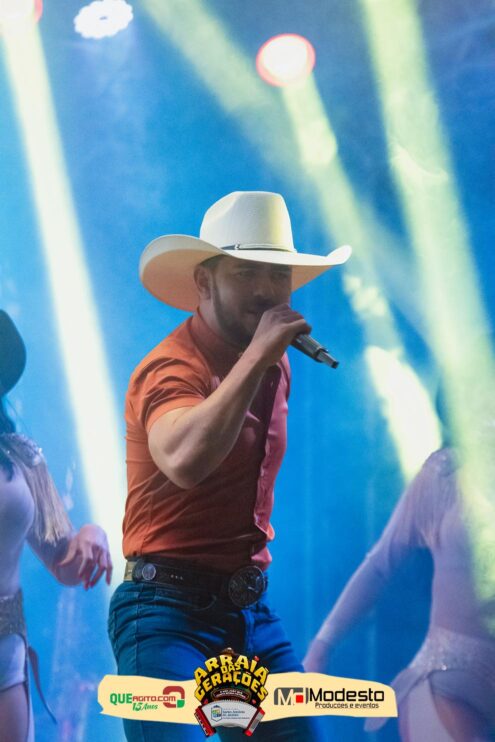 Júlio Nascimento encerra o Arraiá das Gerações com chave de ouro em Santo Antônio do Jacinto-MG 193